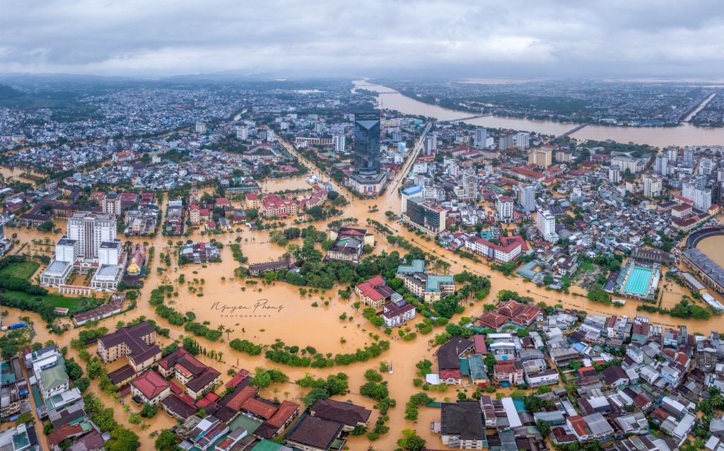 lu lut tai hue_hue ngap lut_mua lu tai hue_o che năng_o che mau_o lech tam_o du che mua nang tai hue0.jpg